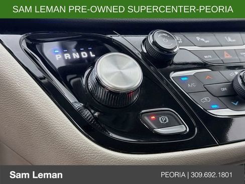 Used 2024 Chrysler Pacifica Touring-L FWD image 16