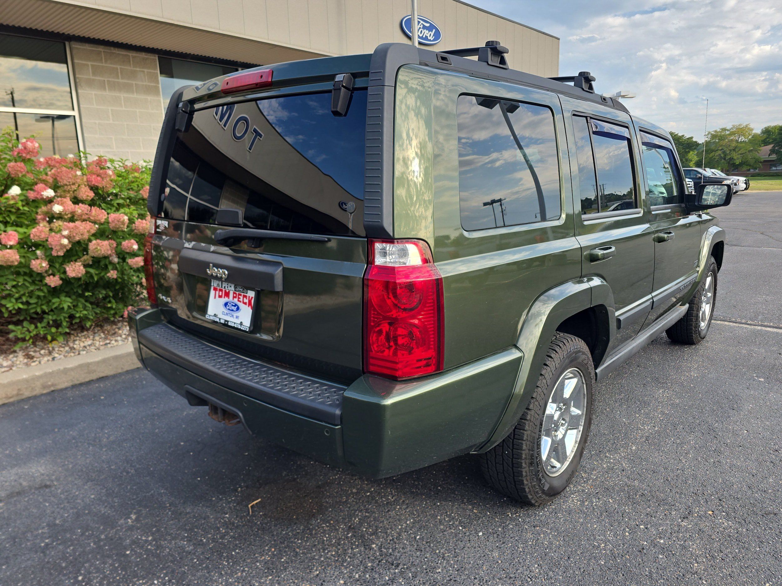 Used 2007 Jeep Commander Sport AWD/4WD image 2