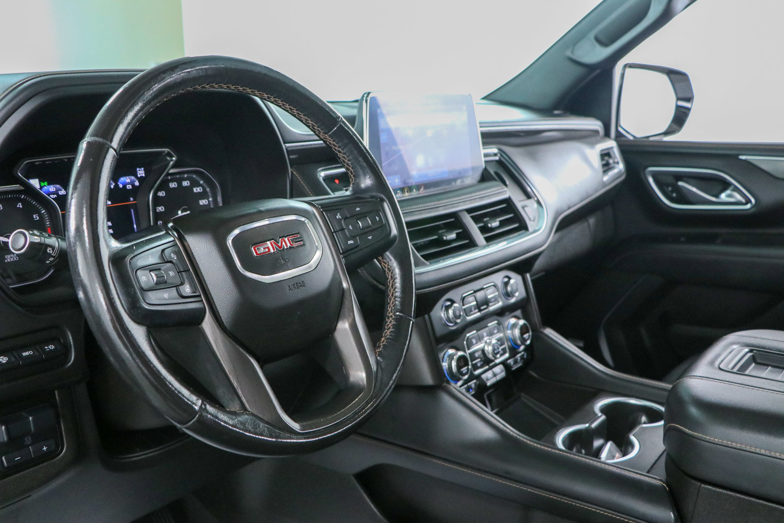 Used 2021 GMC Yukon XL AT4 w/ AT4 Premium Plus Package AWD/4WD image 27