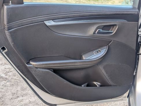 Used 2019 Chevrolet Impala LT FWD image 33