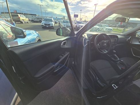 Used 2021 Kia Soul LX image 15