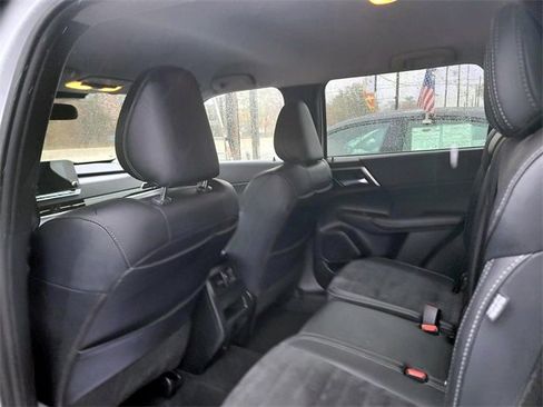 Used 2024 Mitsubishi Outlander SE image 15