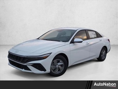 New 2026 Hyundai Elantra SE image 1