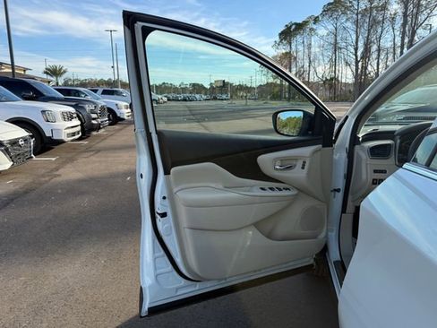 Used 2019 Nissan Murano Platinum image 4