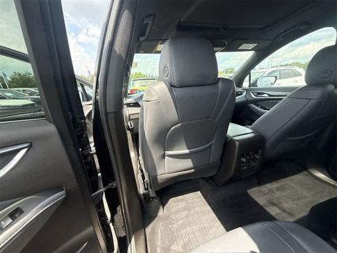 Used 2023 Buick Enclave Essence image 17