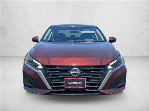 Used 2023 Nissan Altima 2.5 SV FWD image 2