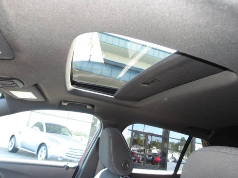 Used 2024 Chevrolet Trax RS w/ Sunroof Package FWD image 14