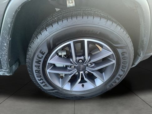 Used 2021 Jeep Grand Cherokee Limited w/ Luxury Group II image 23