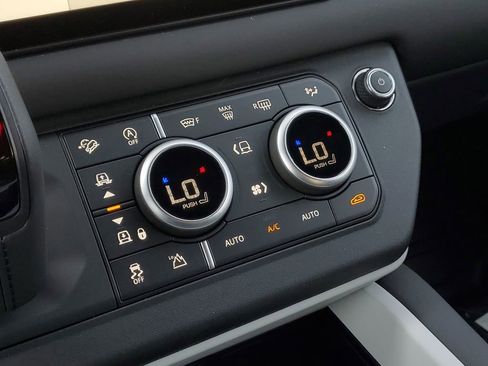 Used 2025 Land Rover Defender 90 S image 27