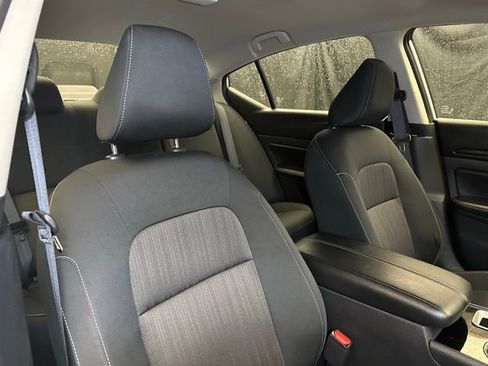 Used 2024 Nissan Altima 2.5 SV FWD image 15