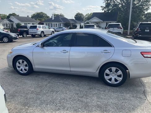 Used 2010 Toyota Camry LE FWD image 6