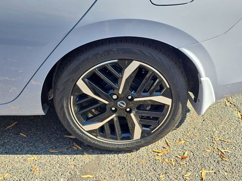 New 2025 Nissan Versa SR w/ Trunk Package image 29