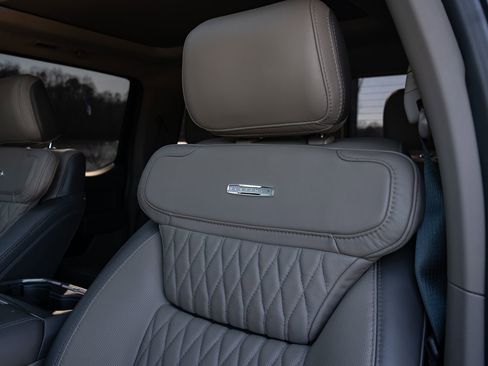 Used 2025 Ford F250 Platinum w/ Platinum Plus Package image 35