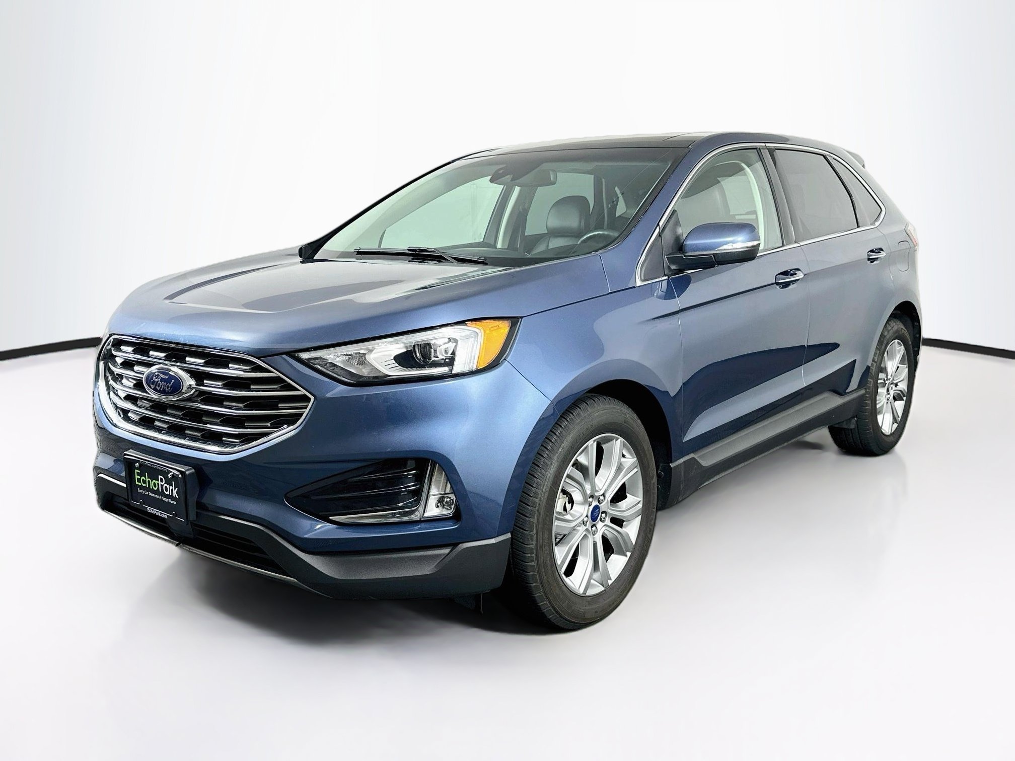 Used 2019 Ford Edge Titanium w/ Cold Weather Package FWD image 3