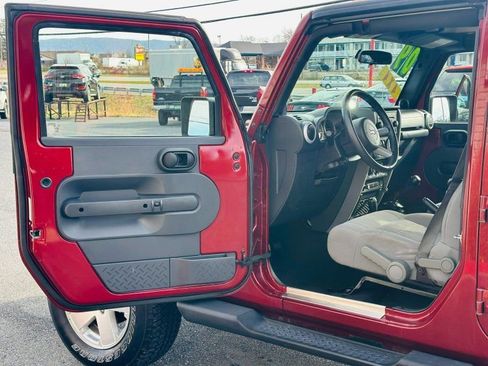 Used 2009 Jeep Wrangler Unlimited Sahara image 8