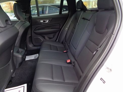 Used 2024 Volvo V60 B5 Cross Country Plus image 17