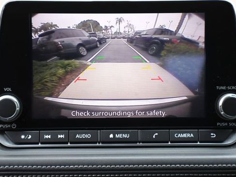 Used 2023 Nissan Rogue SV image 19