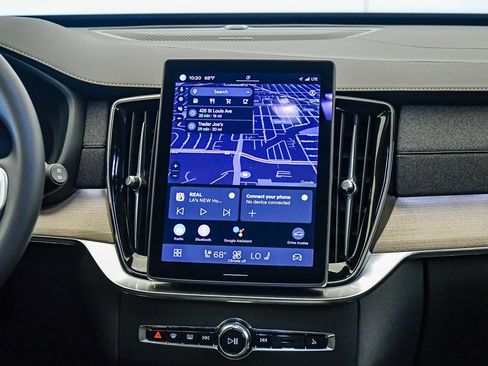 Certified 2025 Volvo XC90 B6 Plus w/ Protection Package Premier image 14