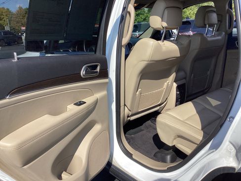 Used 2017 Jeep Grand Cherokee Limited image 39