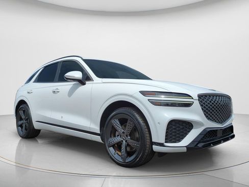 Used 2022 Genesis GV70 2.5T w/ Sport Prestige Package AWD/4WD image 3