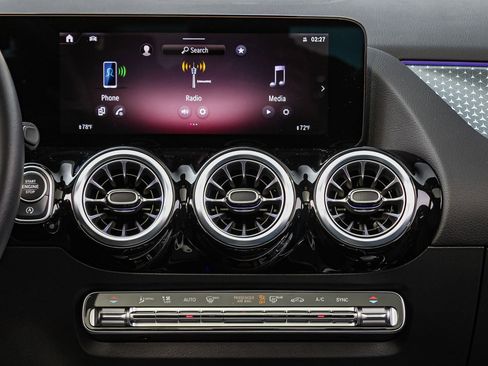 Certified 2025 Mercedes-Benz GLA 250 4MATIC image 15