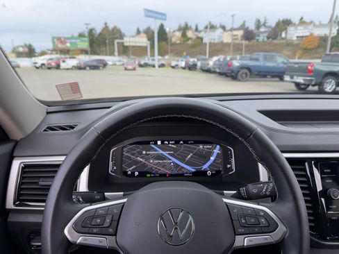 Used 2023 Volkswagen Atlas SEL image 14