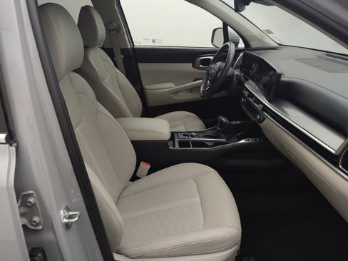 Used 2024 Kia Sorento S w/ Panoramic Sunroof Package FWD image 21