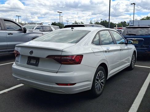 Used 2019 Volkswagen Jetta SE w/ Cold Weather Package FWD image 4