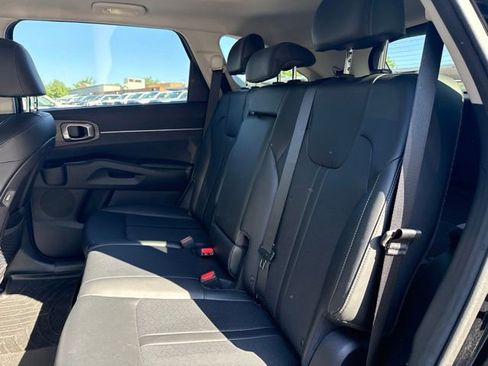 Used 2022 Kia Sorento S w/ Panoramic Sunroof Package AWD/4WD image 10