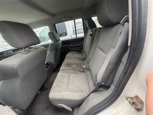 Used 2006 Jeep Commander 4WD image 5