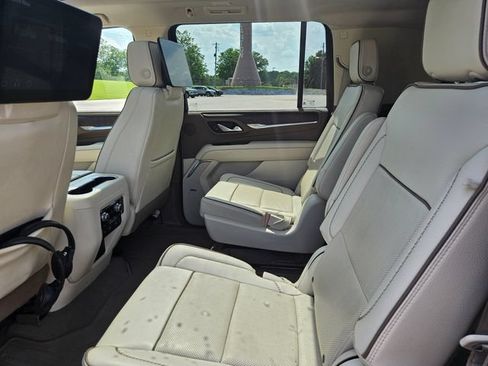 Used 2023 GMC Yukon XL Denali AWD/4WD image 25