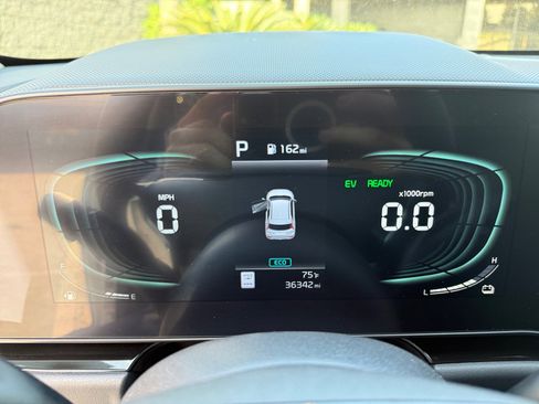 Used 2024 Kia Niro SX image 24