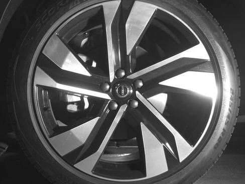 Certified 2024 Volvo XC40 B5 Plus w/ Protection Package Premier image 39