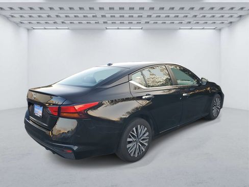 Used 2023 Nissan Altima 2.5 SV image 4