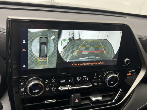 Used 2023 Toyota Highlander Limited image 5