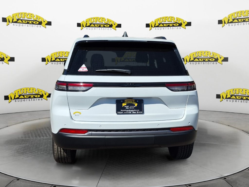 New 2027 Jeep Grand Cherokee Altitude RWD image 4