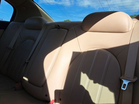 Used 2010 Buick Lucerne CXL image 8