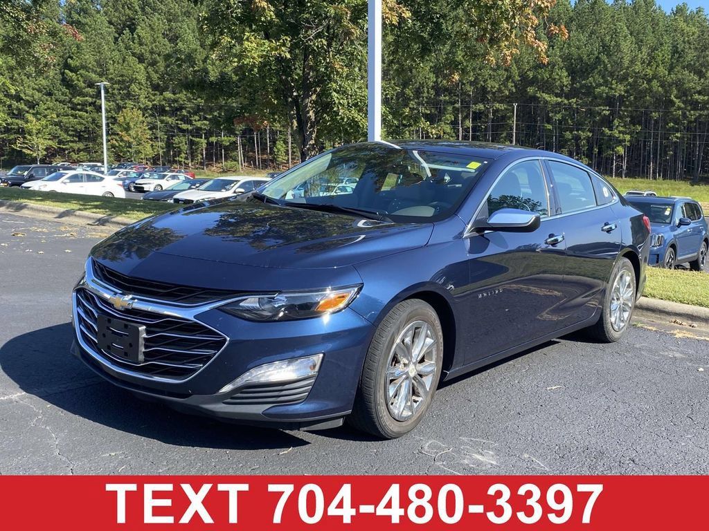 Used 2021 Chevrolet Malibu LT FWD image 1