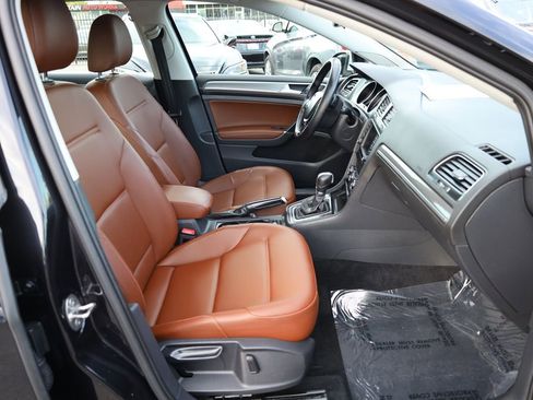 Used 2017 Volkswagen Golf S image 18