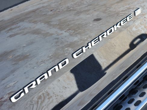 Used 2023 Jeep Grand Cherokee L Summit w/ Advanced Protech Group IV AWD/4WD image 11