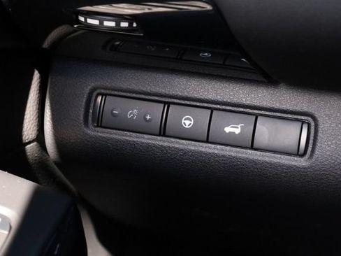 Certified 2025 Nissan Pathfinder SV FWD image 23