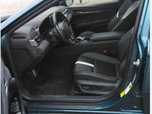 Used 2025 Toyota Camry SE FWD image 5