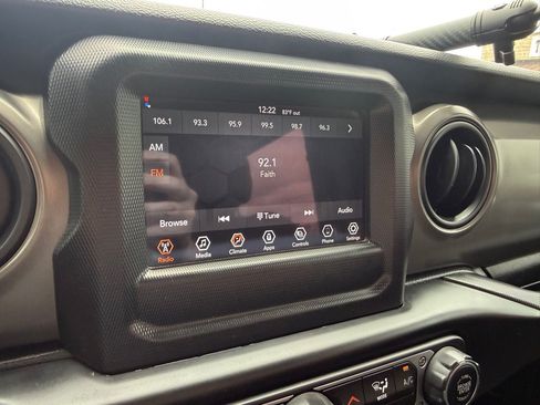 Used 2022 Jeep Wrangler Sport AWD/4WD image 32