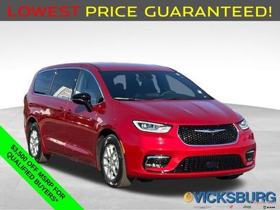 New 2026 Chrysler Pacifica Select