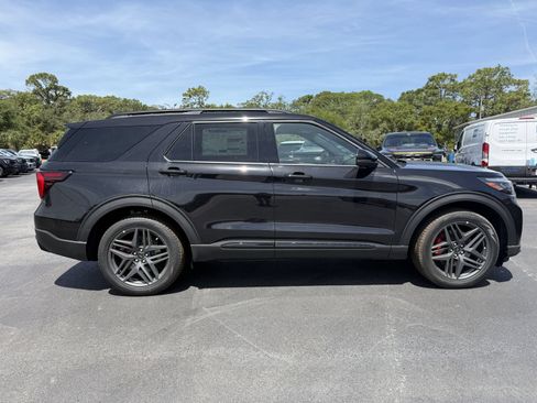 New 2026 Ford Explorer ST RWD image 3