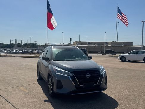 Certified 2024 Nissan Kicks SV FWD image 3