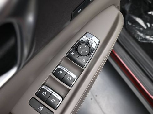 Used 2025 Kia Carnival EX FWD image 17