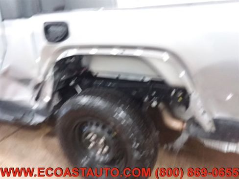 Used 2021 Jeep Gladiator Sport image 16