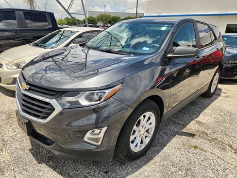 Used 2020 Chevrolet Equinox LS w/ LS Convenience Package FWD image 3