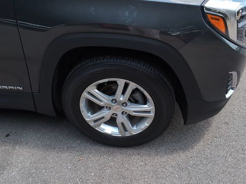 Used 2020 GMC Terrain SLE w/ Driver Convenience Package AWD/4WD image 3